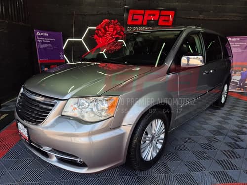 Chrysler Town & Country 2013 - foto 1 de 10